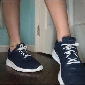 Nike navy blue sneakers